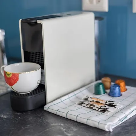 Apartment Urban Oasis With Queen Bed And View Be-24