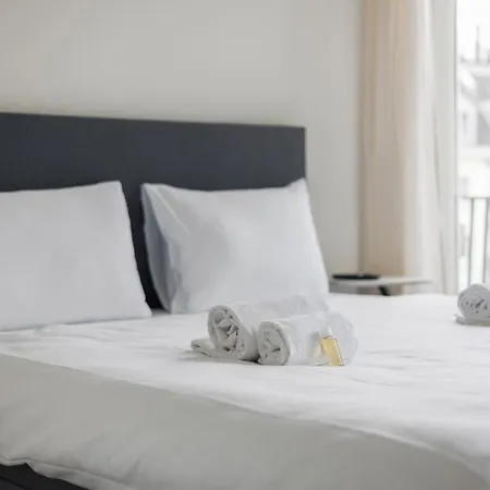Urban Oasis With Queen Bed And View Be-24